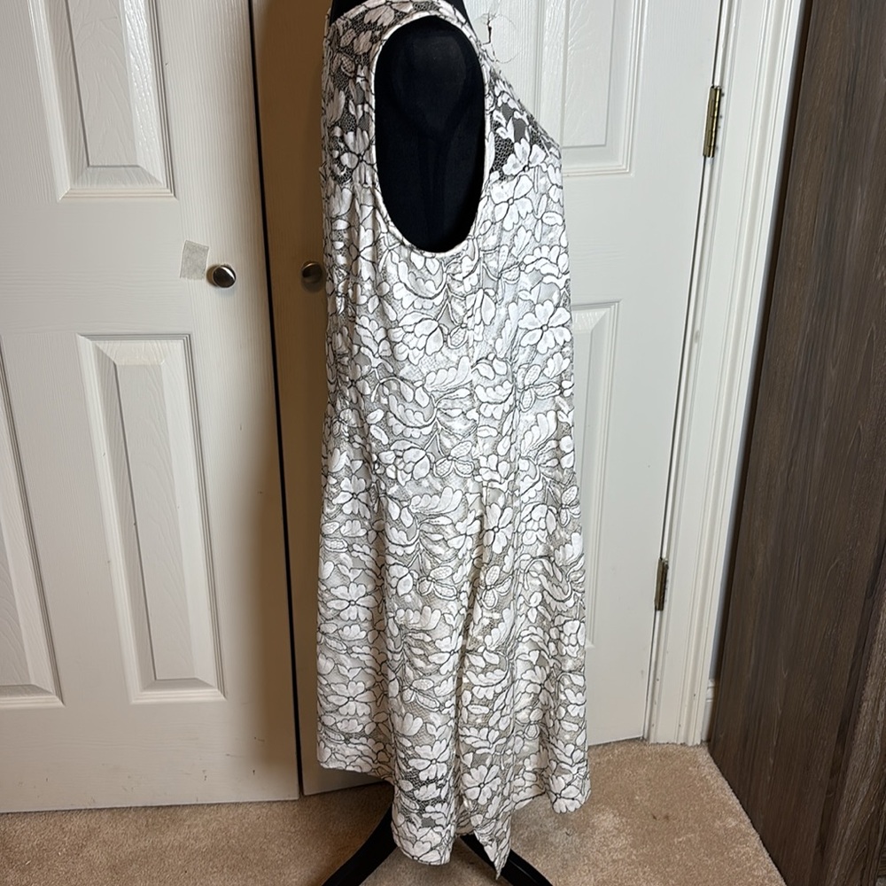 Signature by Robbie Bee Plus Floral Lace Dress - Picture 5 of 12